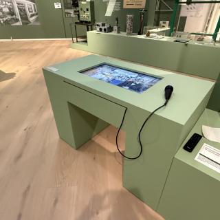 393 - Ausstellung